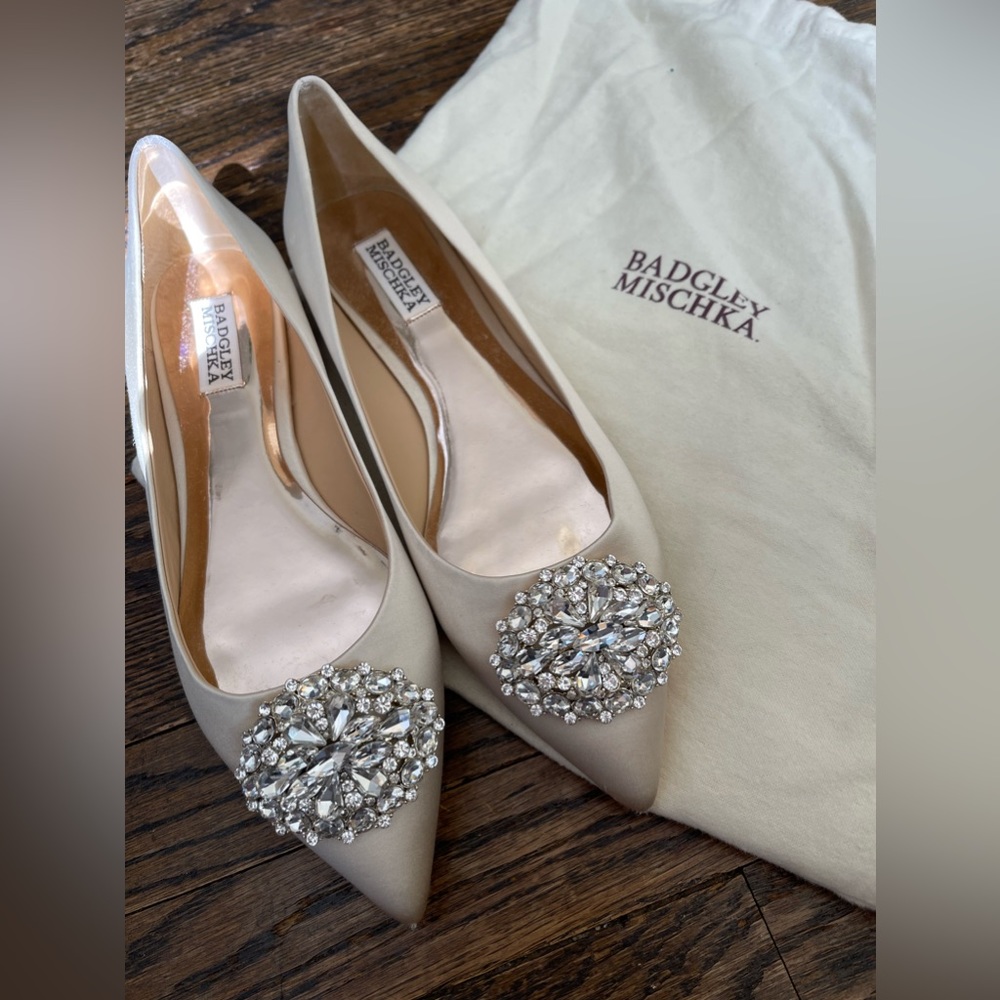 Badgley Mischka evening flats